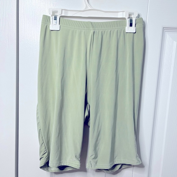 PRETTY LITTLE THING sage green ruched biker shorts - Picture 3 of 6